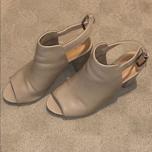 Nude Le Chateau Heels
